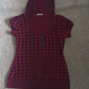 This is a plaid-like tank top with a hood